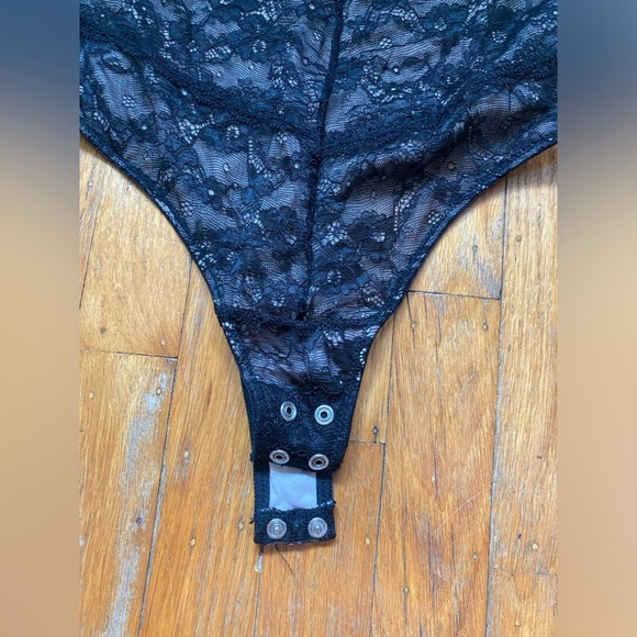 2 for $20 🌸 Dynamite Lace Bodysuit - Picture 3 of 3